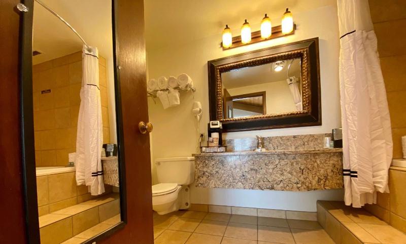 Oversized King Room with Jetted Tub image 2