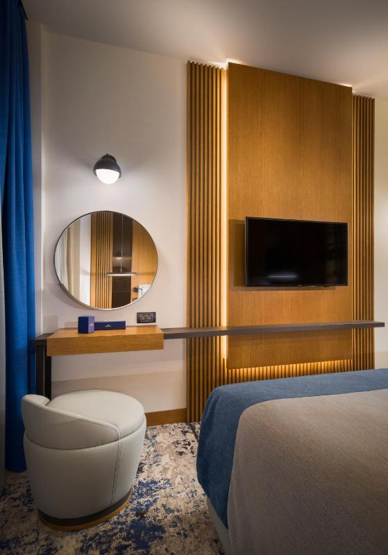 One-Bedroom Apartment image 3