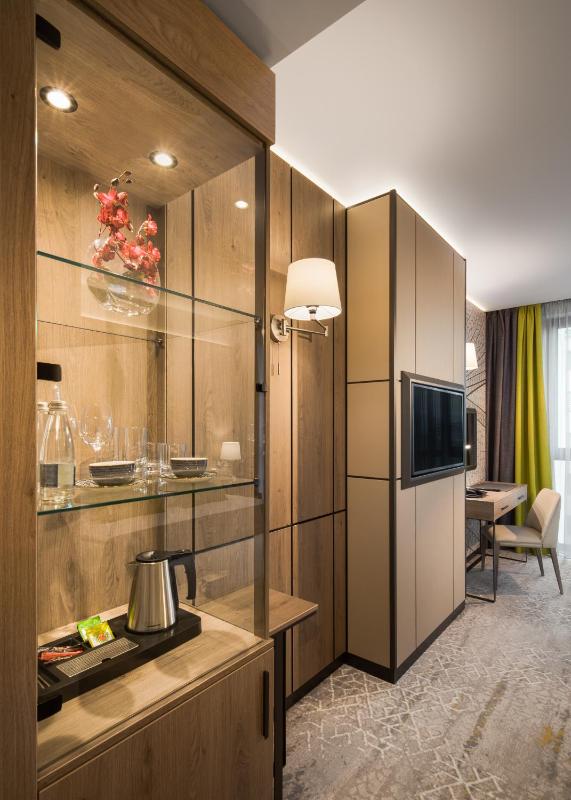 Standard Queen Room image 3