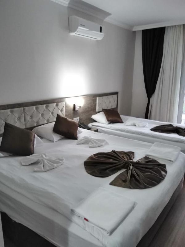 Double Room image 3