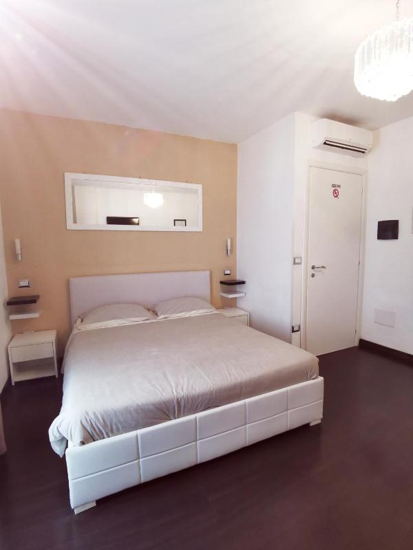 Deluxe Double Room image 2