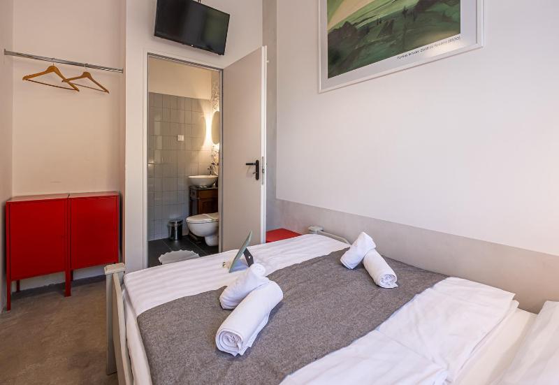 Budget Double Room image 2