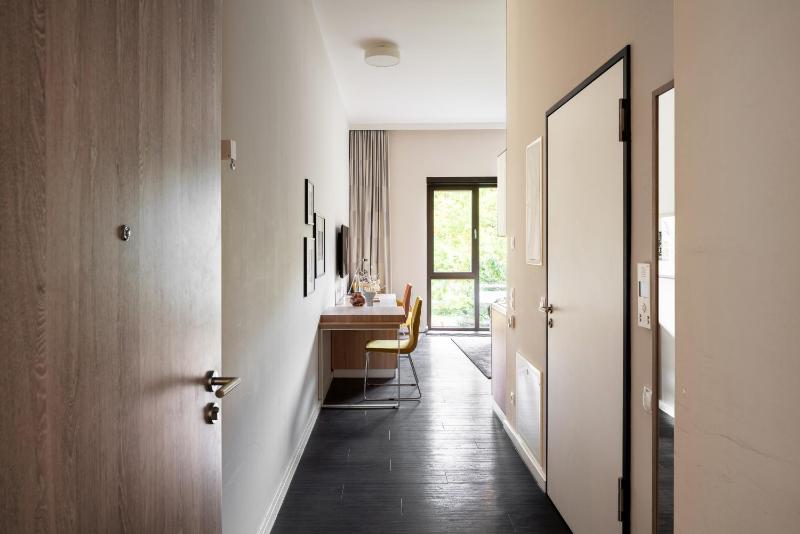 Large Studio with Kitchen image 2