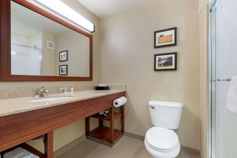 King Room with Work Area image 2