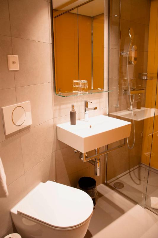 Standard Single Room image 3