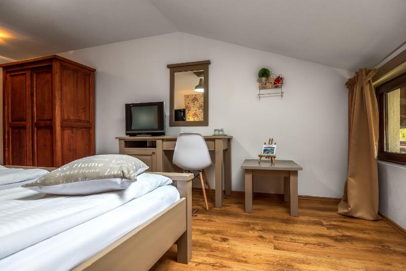 Budget Double or Twin Room image 4