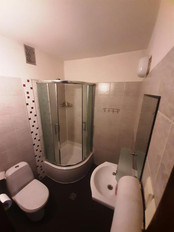 Twin Room with Shared Bathroom image 3