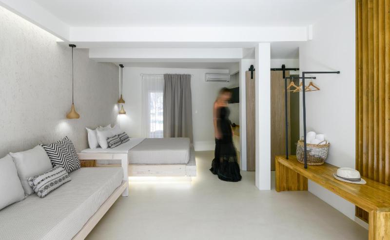 Luxury Triple Room image 1