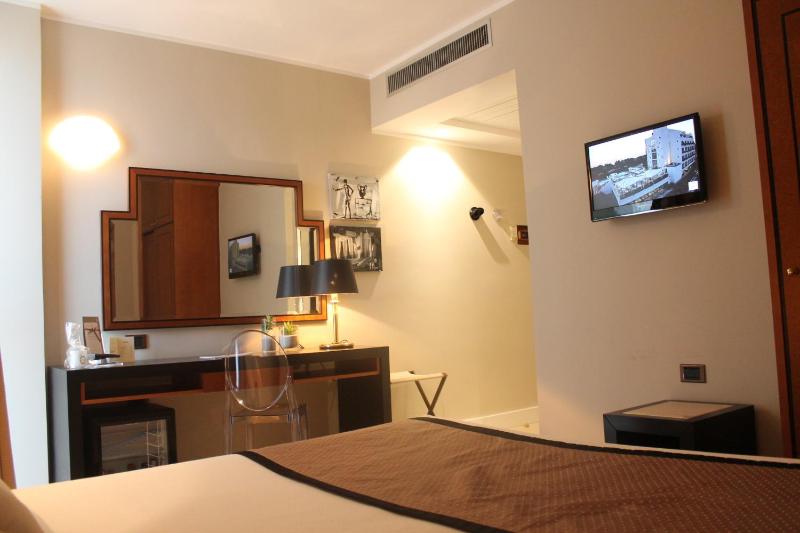 Elegance Small Double Room image 4