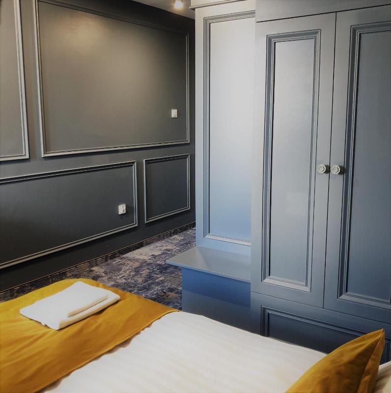 Double Room image 4