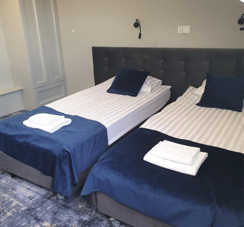 Twin Room image 1