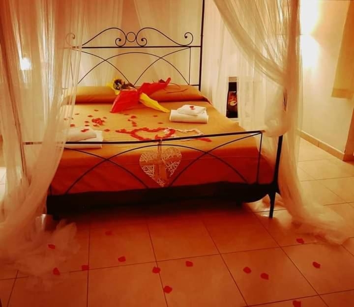 Double Room with Spa Bath image 3