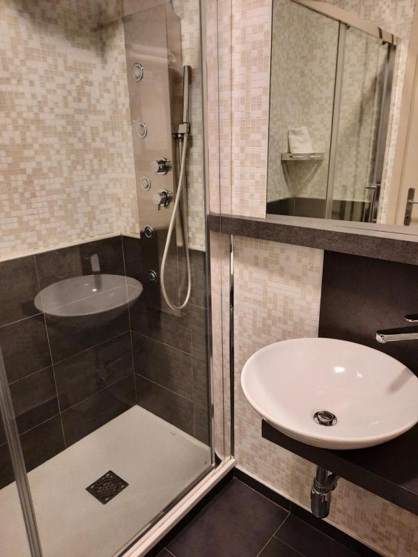 Comfort King Room image 3