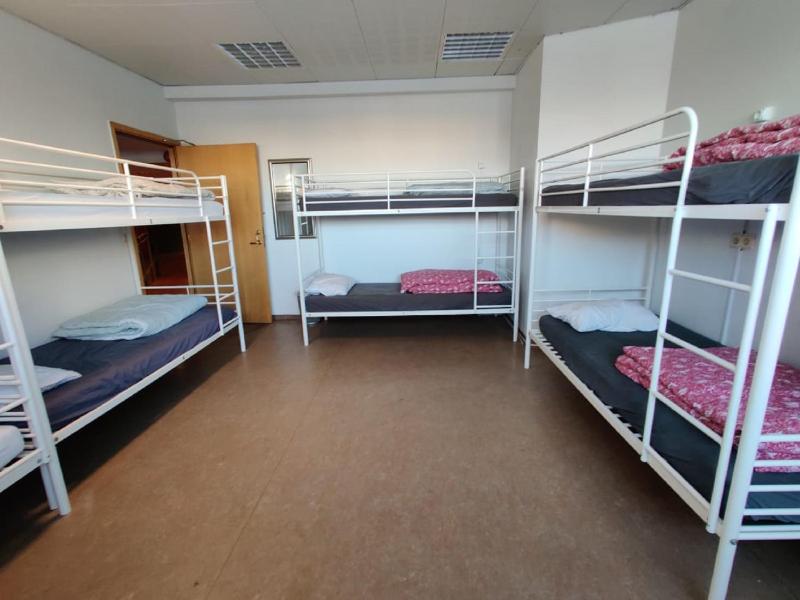 Bed in 8-Bed Dormitory Room image 1