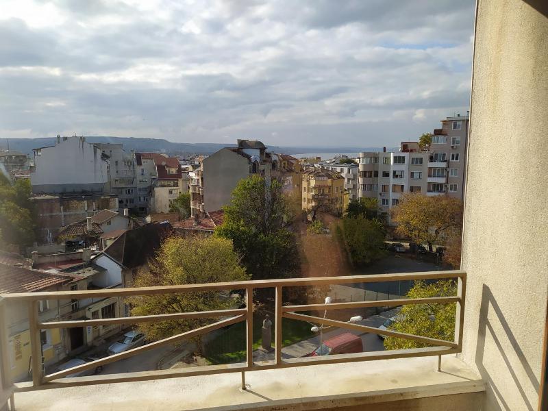 Studio with Balcony image 1