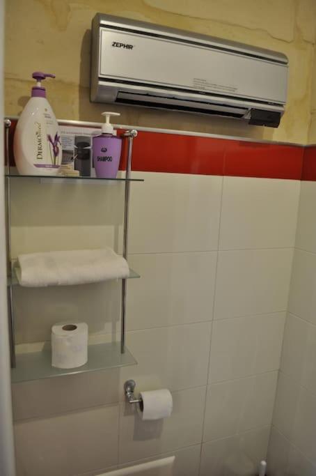 Single Room image 4