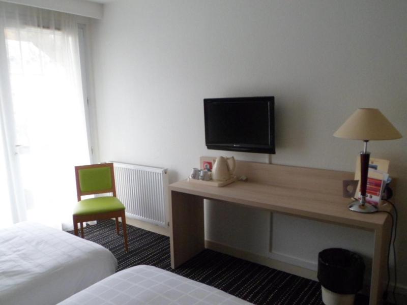Standard Twin Room image 2