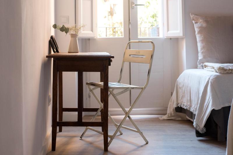 Deluxe Double or Twin Room image 3