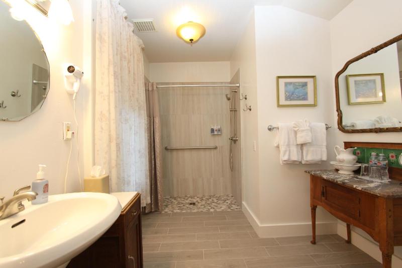King Room - Disability Access image 2