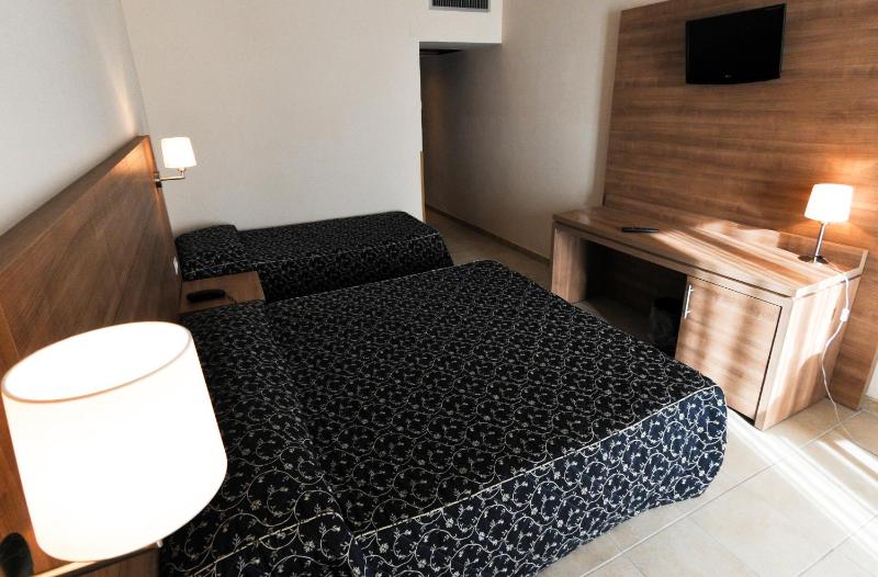 Triple Room image 2