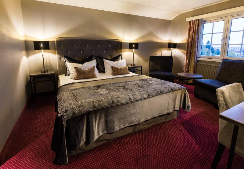 Superior Double Room image 3