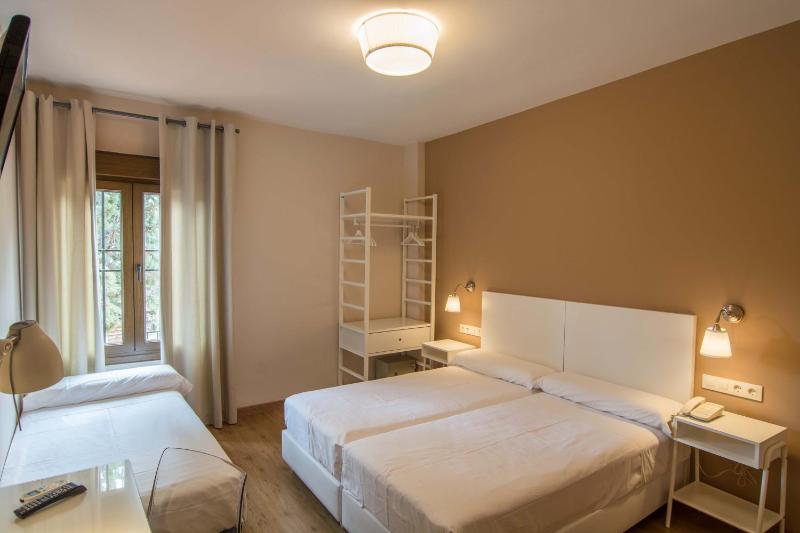  Double Room with Extra Bed (3 Adults) image 2