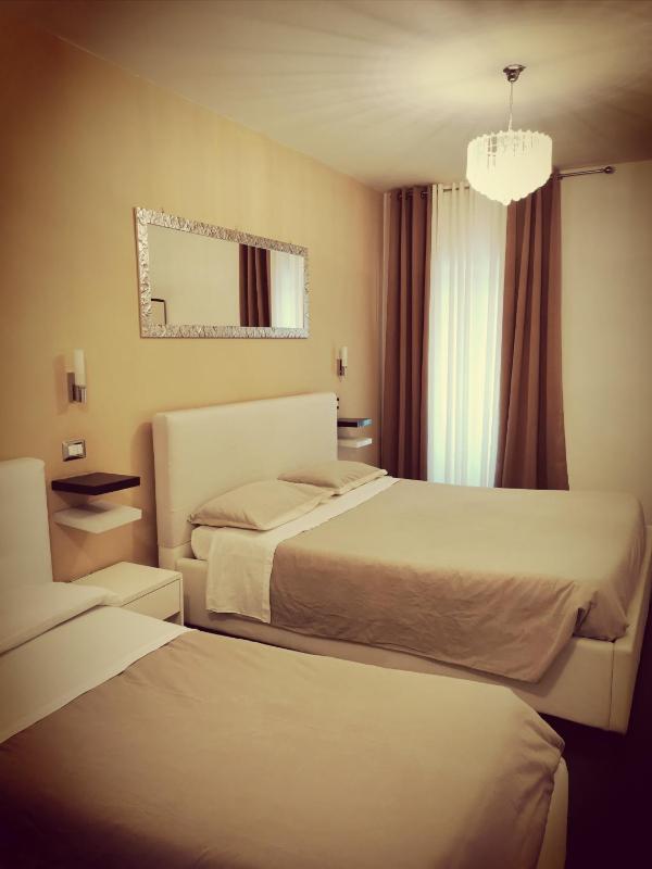 Deluxe Triple Room image 2