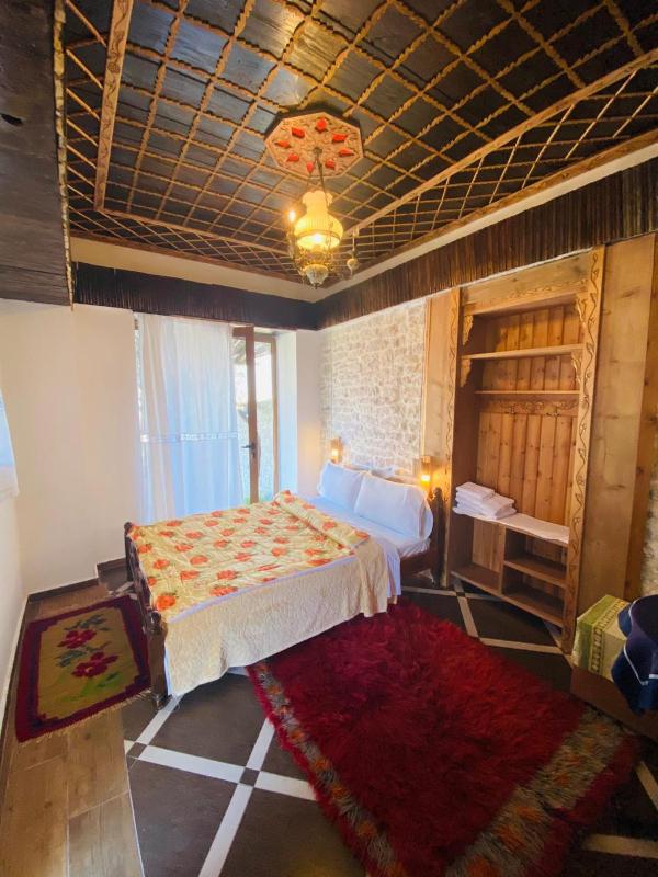 Deluxe Double Room with Balcony image 3
