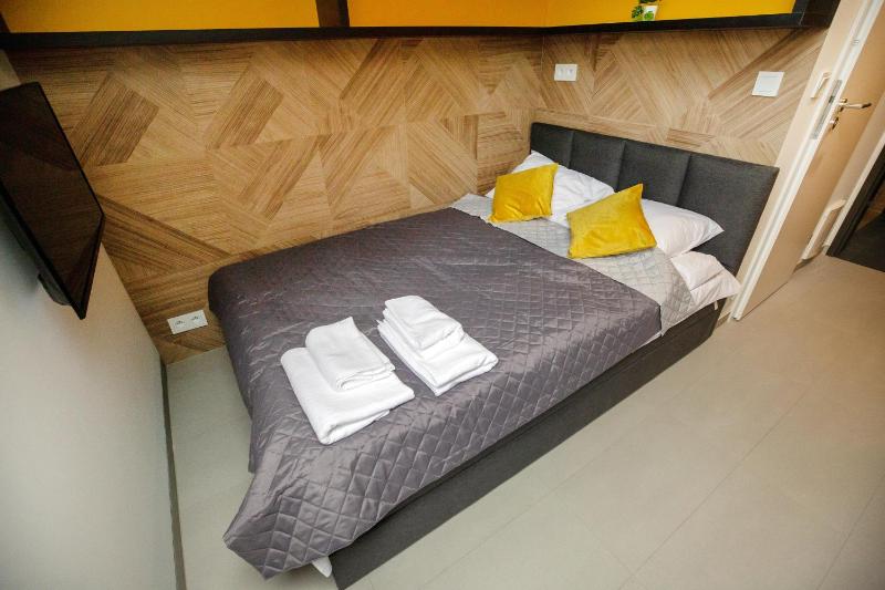 Small Double Room image 4