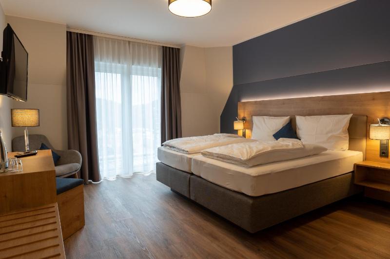 Double Room with Balcony (2 Adults + 1 Child) image 1