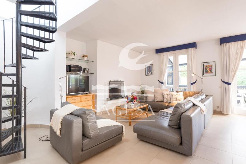 Deluxe Triple Room with Sea View image 1