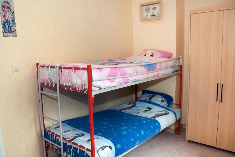 Seven-Bedroom House image 4