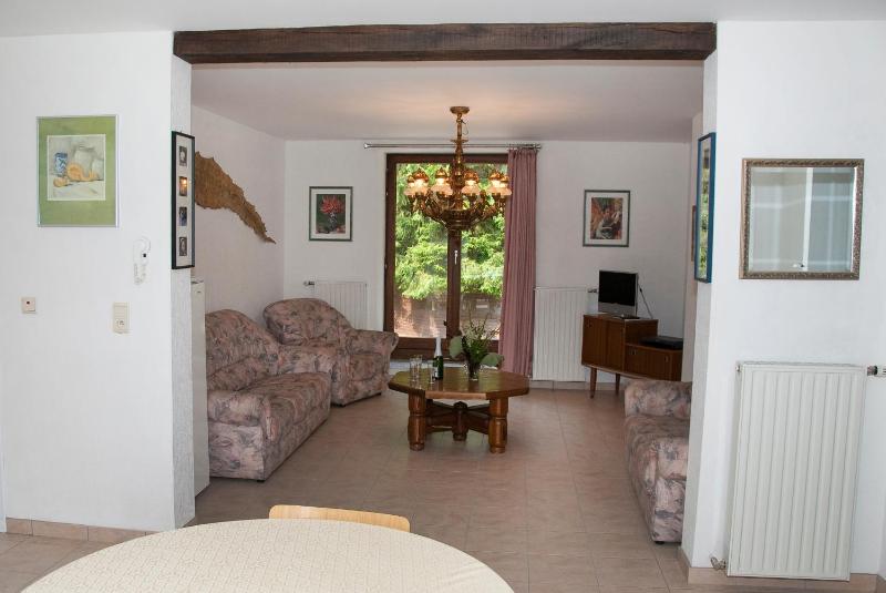 Seven-Bedroom House image 2