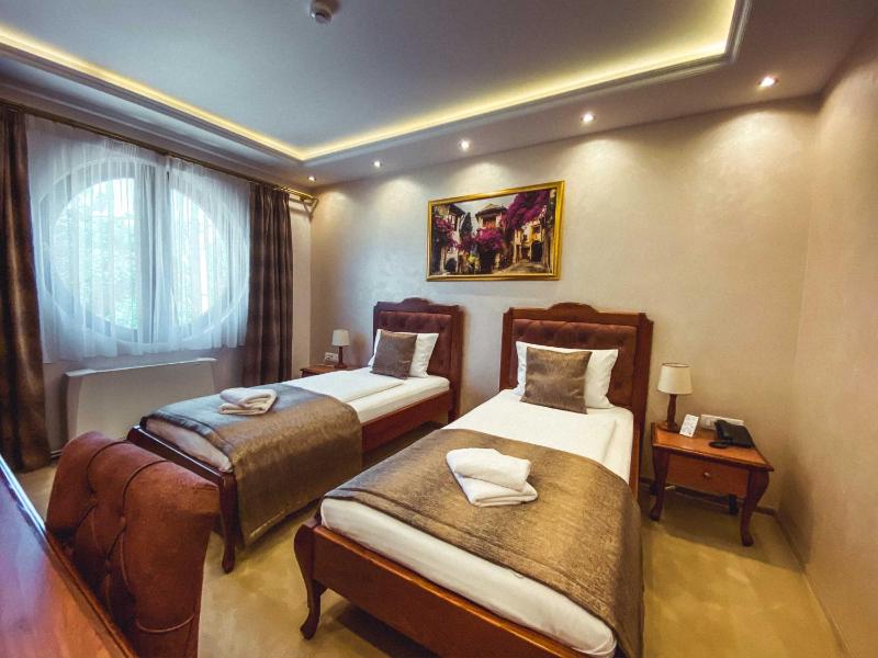Superior Twin Room image 1