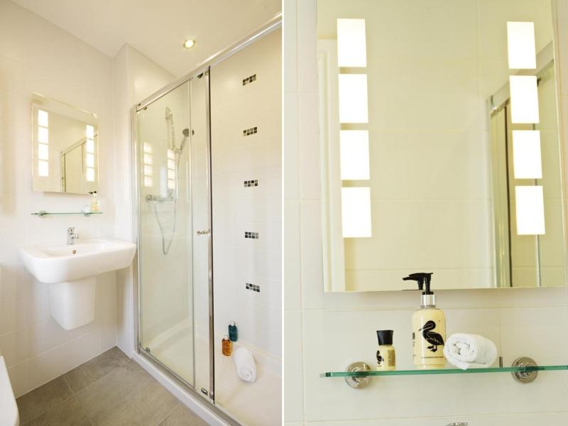 Deluxe Double Room image 2