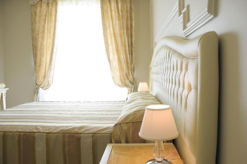 Junior Suite with Front Sea View image 4