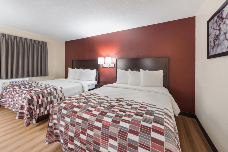Deluxe Queen Room with Two Queen Beds - Smoke Free image 1