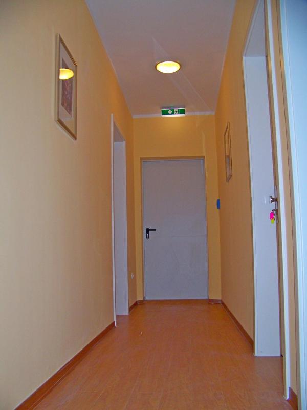 Single Room with Shared Bathroom image 4