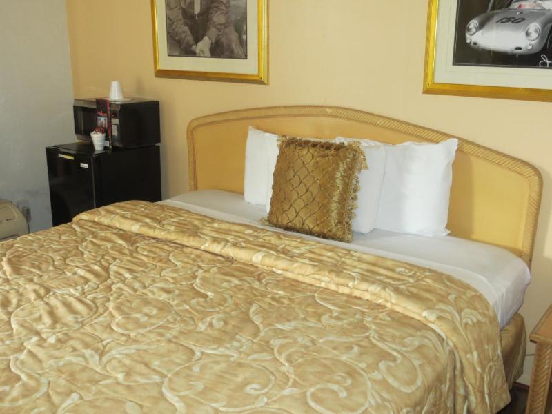 Deluxe King Room image 3