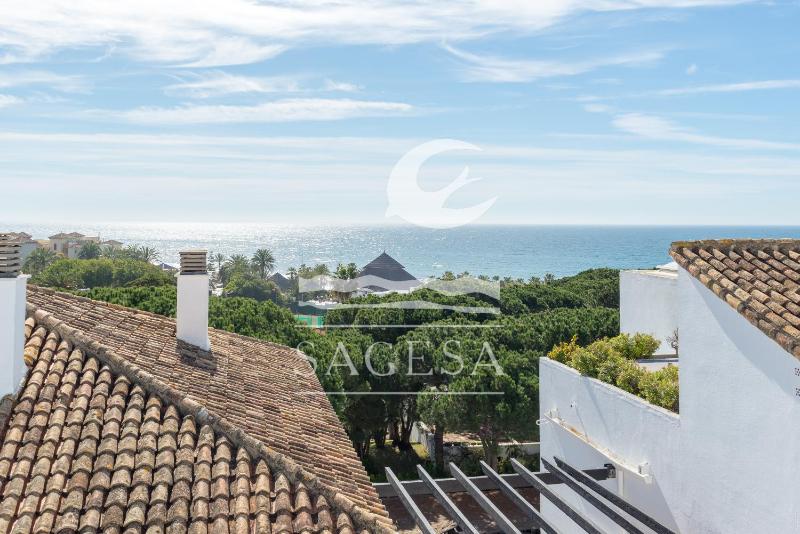 Deluxe Triple Room with Sea View image 4