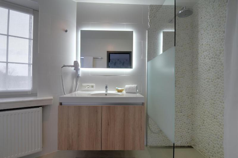 Small Double or Twin Room image 3