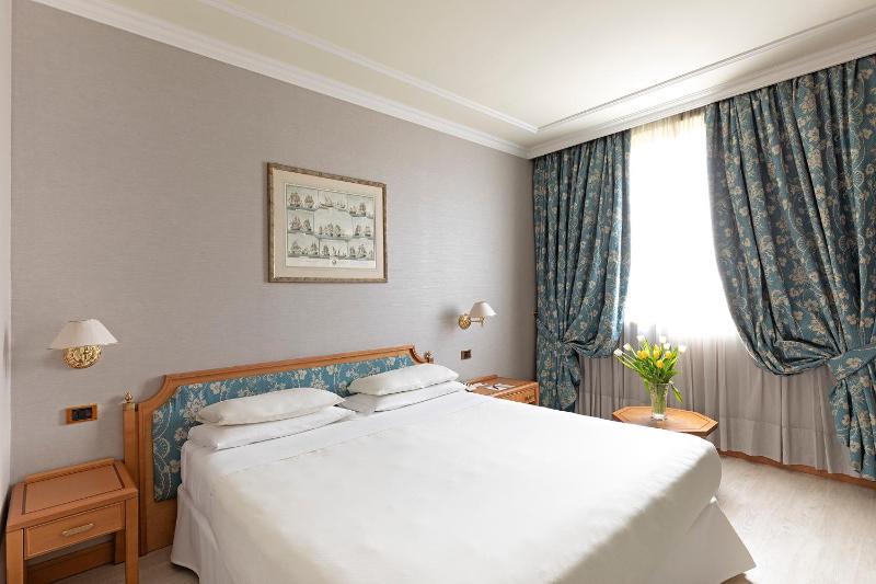 Superior Double Room image 3