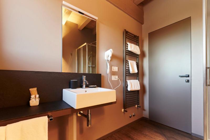 Superior Twin Room image 2