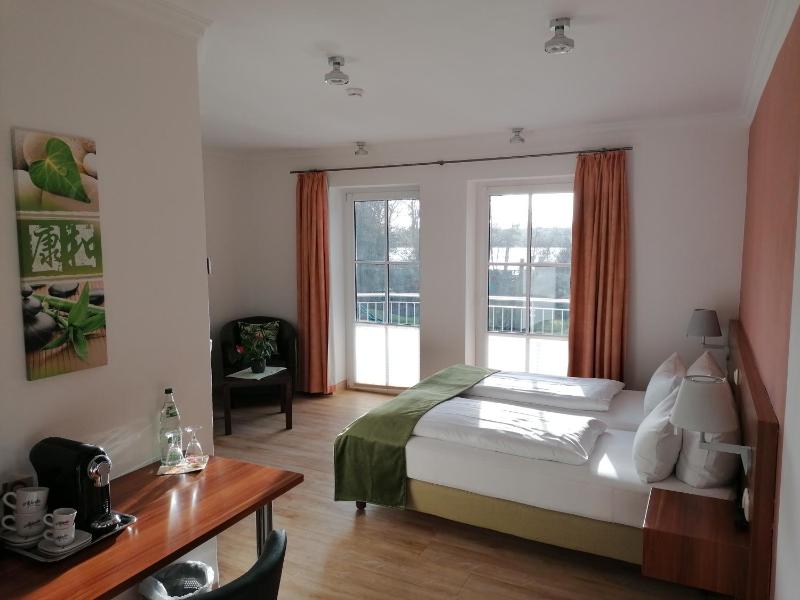 Double Room with Garden View and Balcony image 2