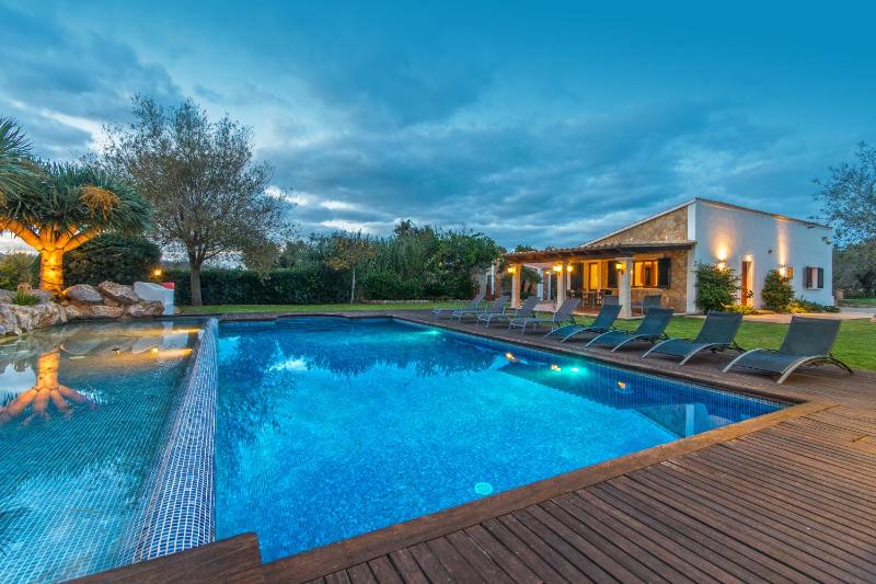 Mar - Villa with Spectacular Pool Area & Bar Images