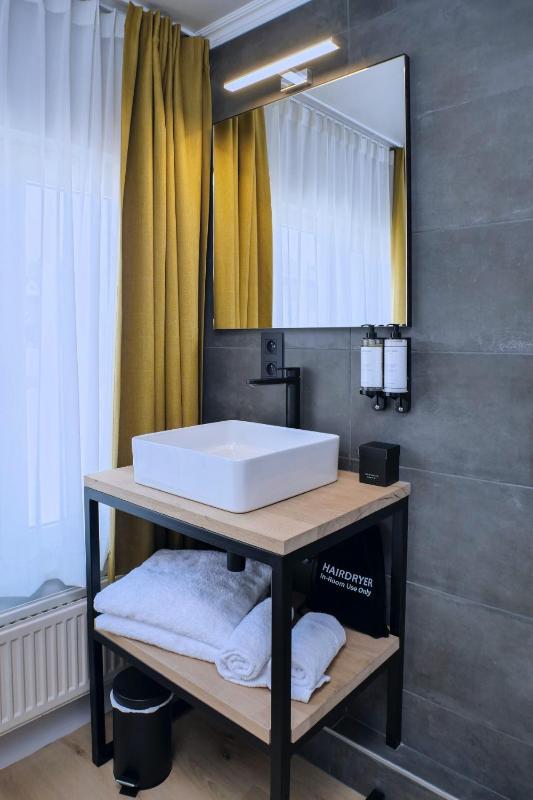 Superior Quadruple Room image 2