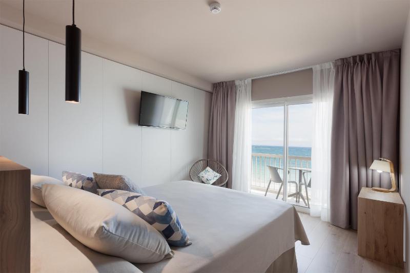 Deluxe Suite with Sea View image 1