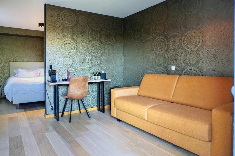 Superior Quadruple Room image 3
