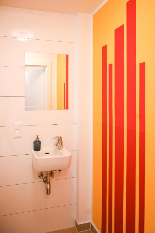 2 Bedroom Apartment with Terrace near Naschmarkt Metro U4 - image 6