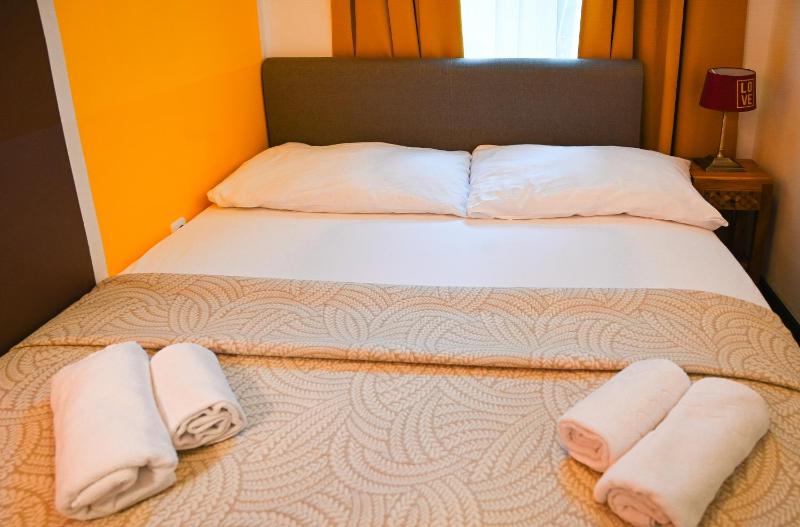 One-Bedroom Apartment image 3